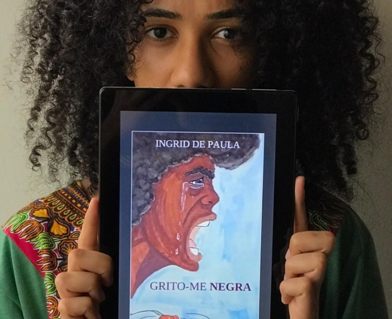 Ingrid de Paula lança livro com 21 poemas sobre os obstáculos da mulher negra na sociedade!
