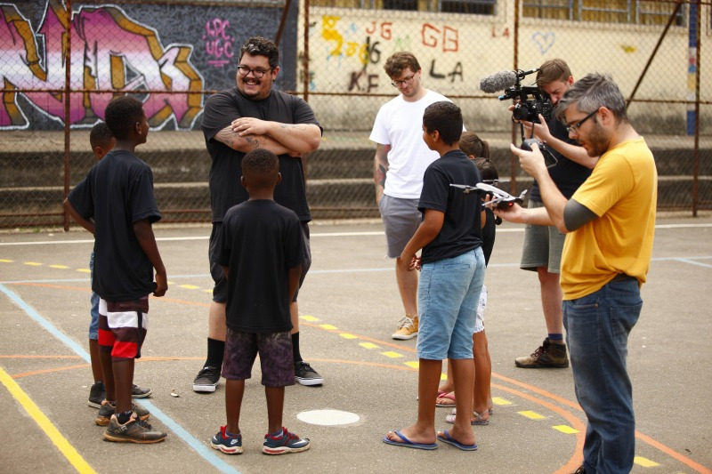Camisetas Mudam o Mundo: projeto social da Chico Rei revitaliza escola de JF