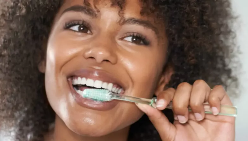 Fatos que você precisa levar em conta na hora de comprar sua escova de dentes!