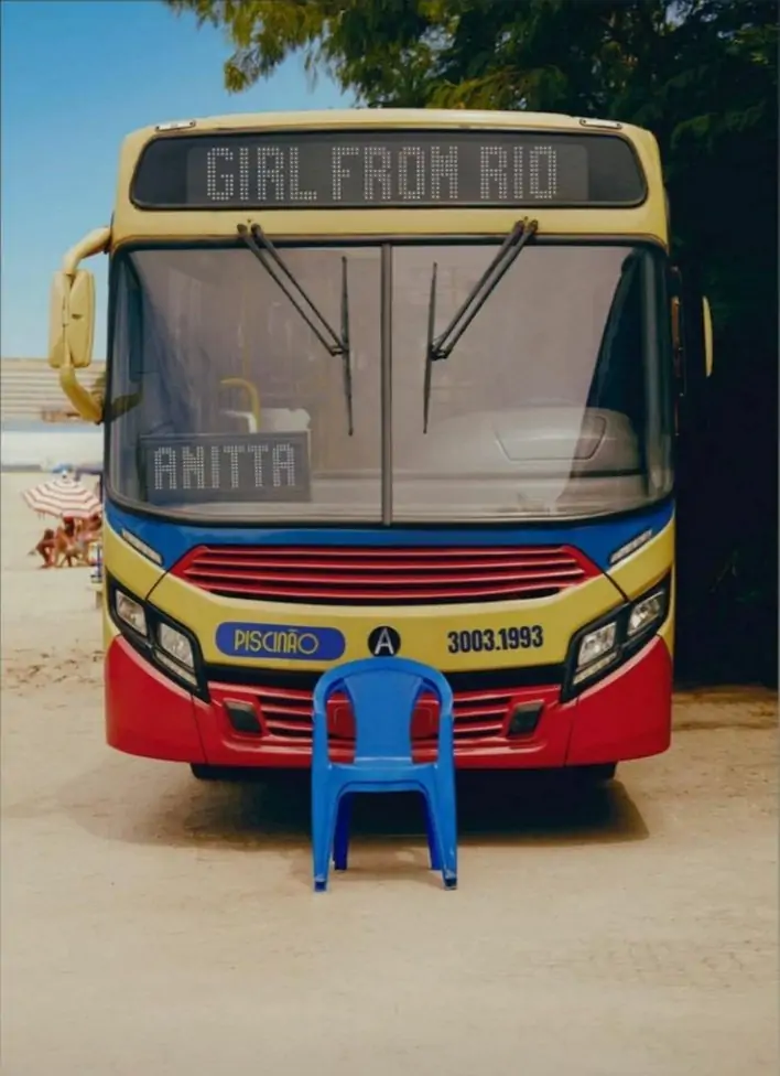 Como fazer o meme do ônibus da Anitta? Salve o cenário