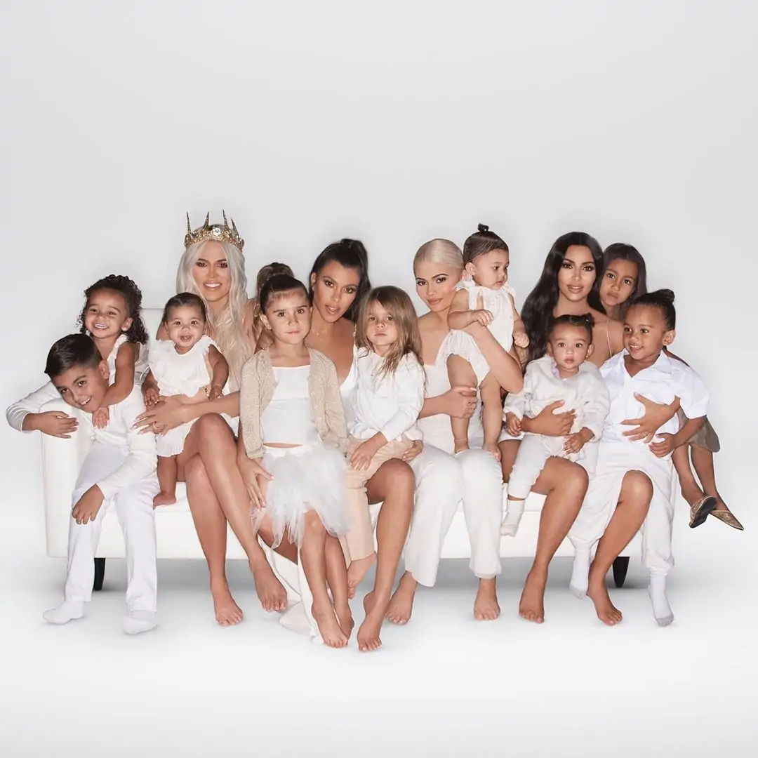 Parte da família Kardashian/Jenner.