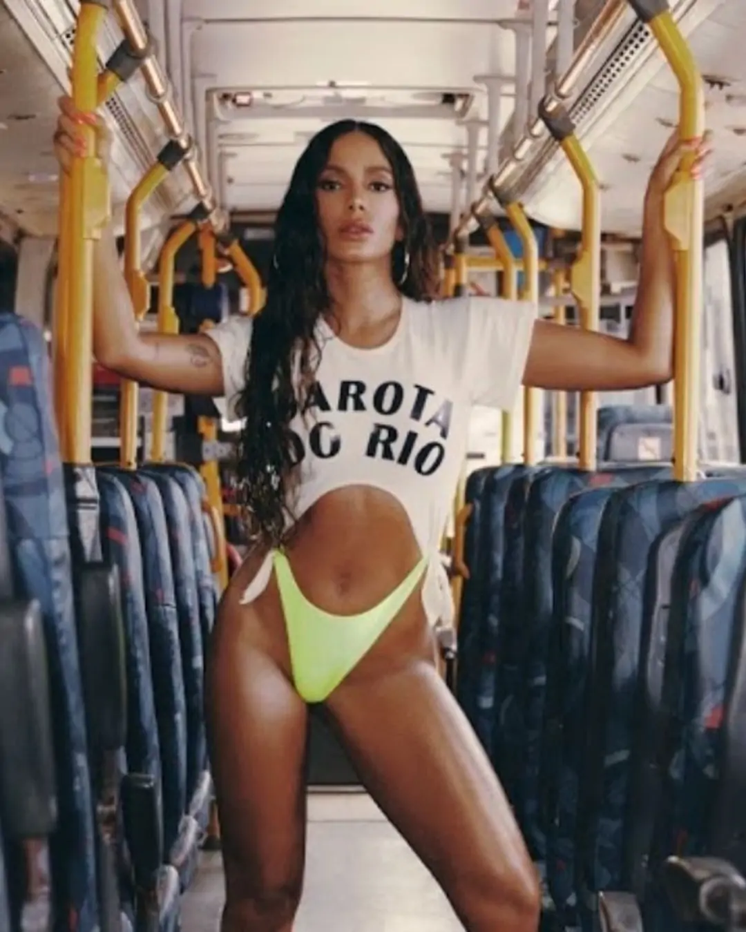 Como fazer o meme do ônibus da Anitta - Girl From Rio 