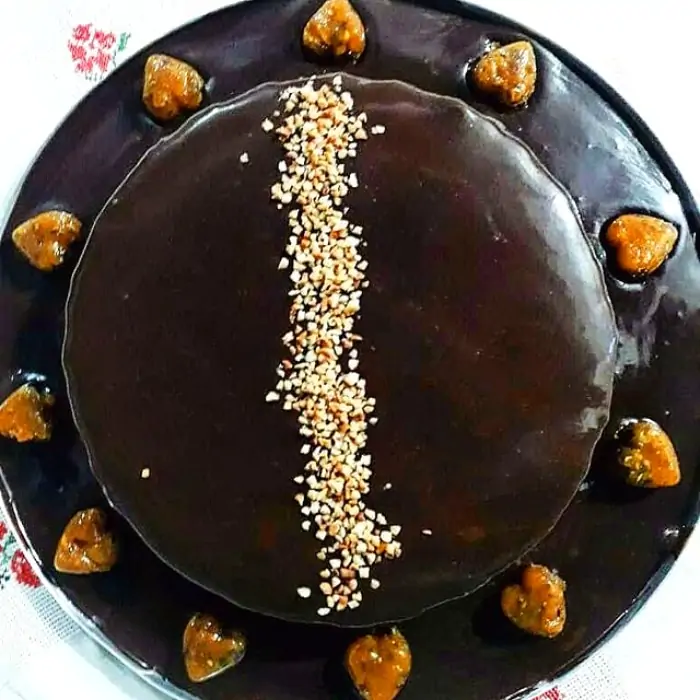 Receitas caseiras simples e rápidas - bolo de cenoura com cobertura de chocolate
