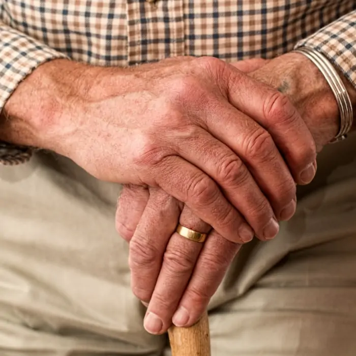 O que faz um cuidador de idosos?