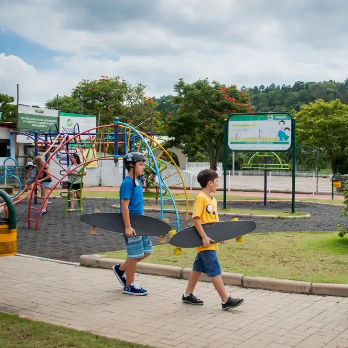 Praça e parques gratuitos para levar as crianças em Juiz de Fora: UFJF (Fotos: Géssica Leine | Reprodução UFJF)