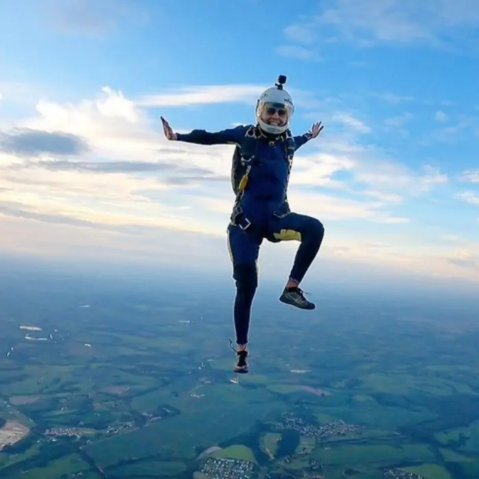 Ao pular de paraquedas você pode ter um paraquedista cameraman para você chamar de seu durante todo o voo