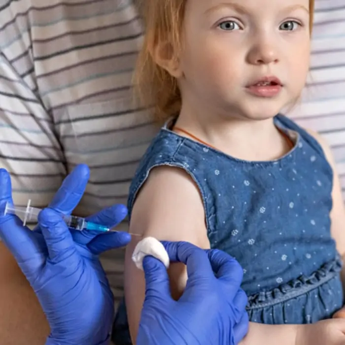 Crianças vacinam contra influenza em Juiz de Fora. Saiba onde vacinar em JF 