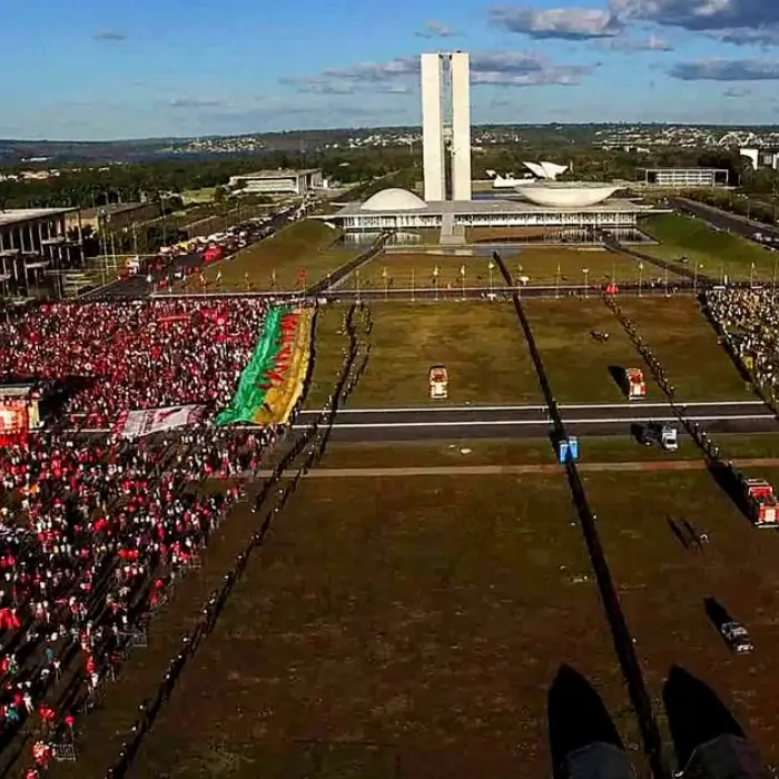 Produções brasileiras para assistir na Netflix: Democracia em Vertigem 