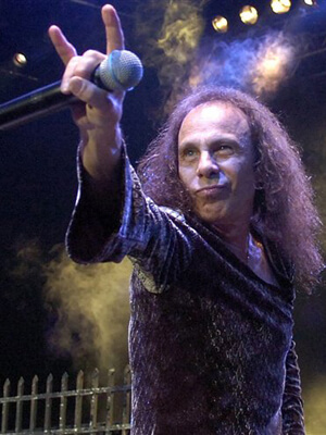 Rock em Juiz de Fora: Ronnie James Dio ficou conhecido por popularizar os chifres do heavy metal