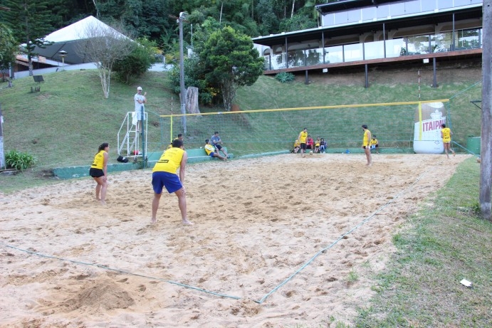 Queima de calorias no futevôlei: como emagrecer se divertindo